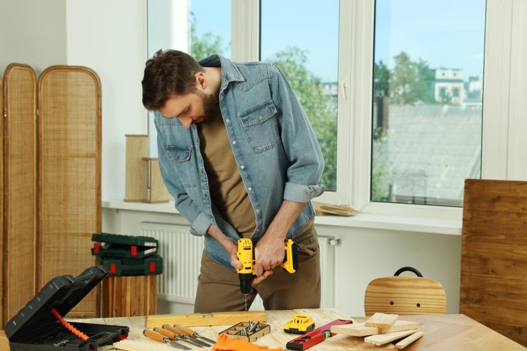 Il Fai-da-Te Fa Bene alla Mente: I Benefici Psicologici del Lavoro Manuale