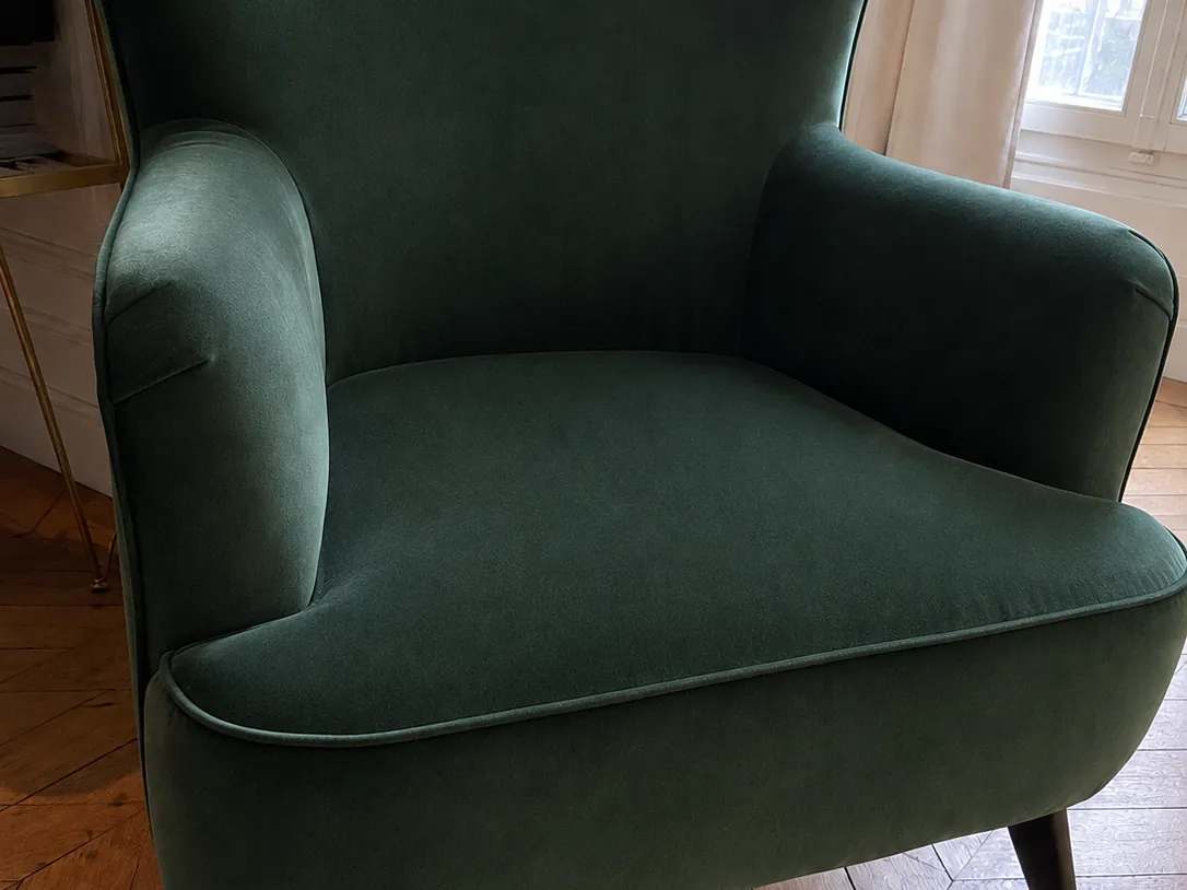 Après nettoyage : Fauteuil en velours vert